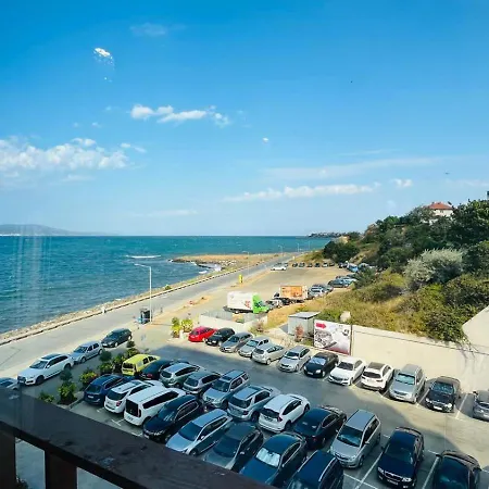 Paradadiso B 307 Two Bedroom Sea View * 네세부르
