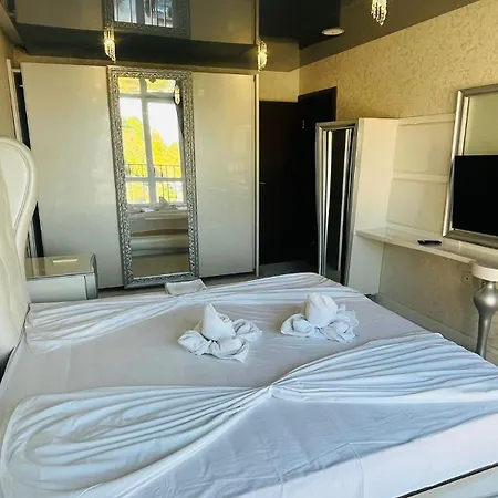 Paradadiso B 307 Two Bedroom Sea View 아파트 네세부르