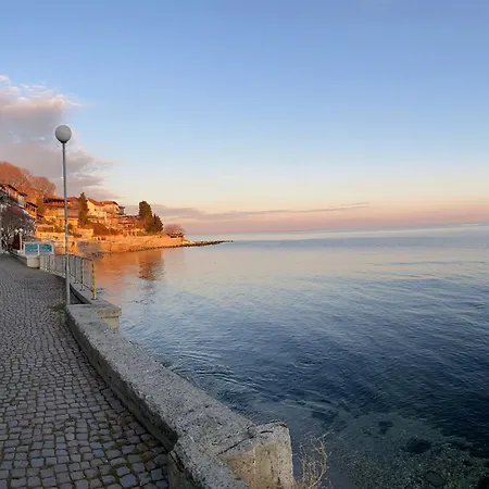 Paradadiso B 307 Two Bedroom Sea View 네세부르