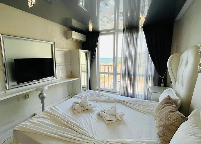 Paradadiso B 307 Two Bedroom Sea View Апартамент *