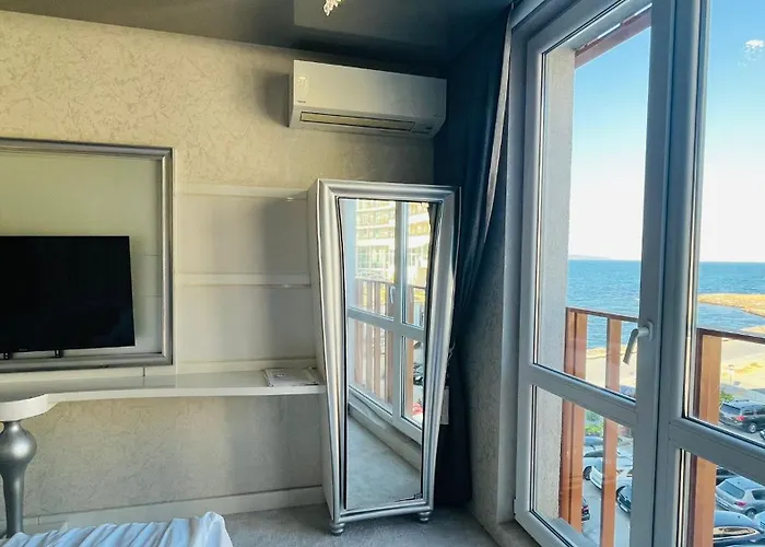 Paradadiso B 307 Two Bedroom Sea View Апартамент
