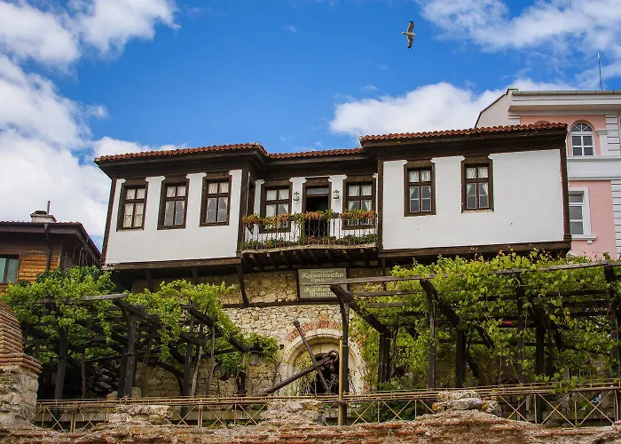 Апартамент Paradadiso B 307 Two Bedroom Sea View Несебър