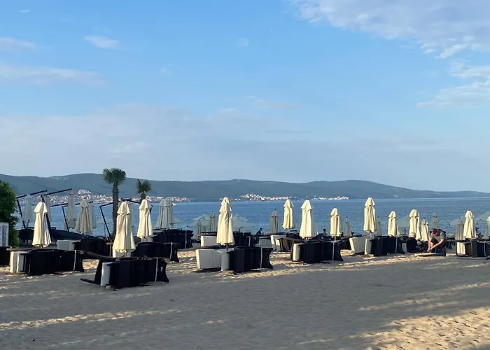 Paradadiso B 307 Two Bedroom Sea View Апартамент *